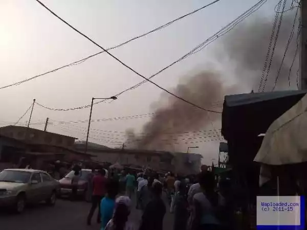 Photo: Storey Building On Bajulaye Road Bariga On Fire, Children Trapped 
